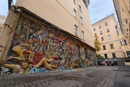 Необычные дворы Петербурга