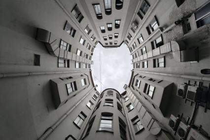Необычные дворы Петербурга