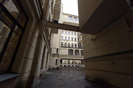 Необычные дворы Петербурга