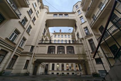 Необычные дворы Петербурга