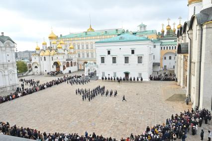 Заключительная в этом сезоне церемония развода пеших и конных караулов Президентского полка