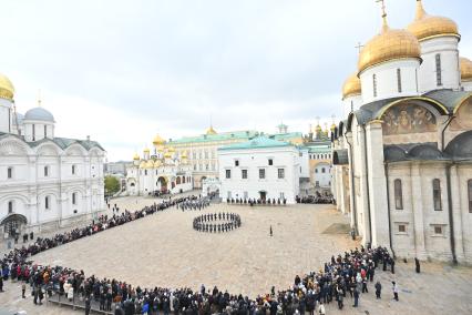 Заключительная в этом сезоне церемония развода пеших и конных караулов Президентского полка