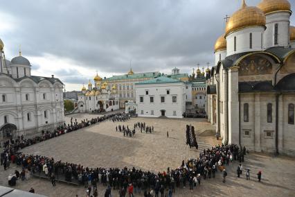 Заключительная в этом сезоне церемония развода пеших и конных караулов Президентского полка