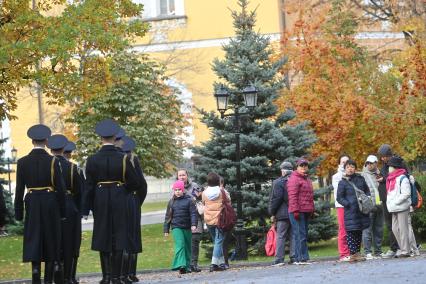 Заключительная в этом сезоне церемония развода пеших и конных караулов Президентского полка