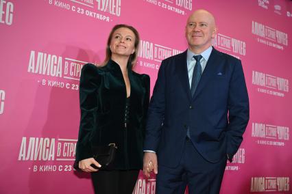 Премьера фильма Алиса в Стране чудес\"