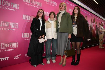 Премьера фильма Алиса в Стране чудес\"