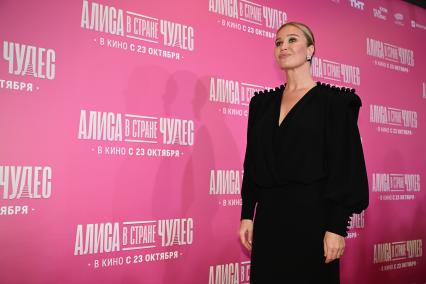 Премьера фильма Алиса в Стране чудес\"