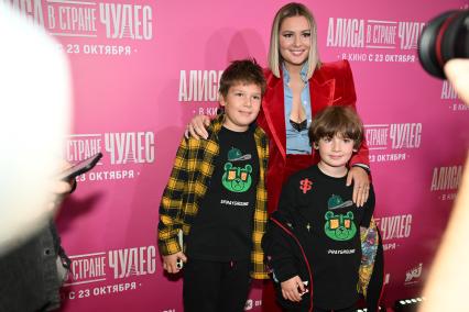 Премьера фильма Алиса в Стране чудес\"