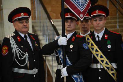 Вручение переходящего знамя Президента РФ казачьему кадетскому корпусу