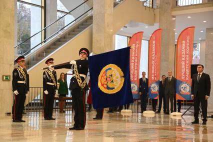 Вручение переходящего знамя Президента РФ казачьему кадетскому корпусу