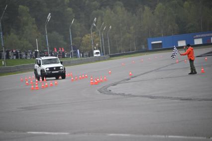Соревнования по скоростному маневрированию водителей ФСО России в Подмосковье