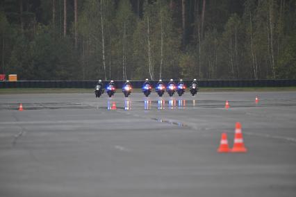 Соревнования по скоростному маневрированию водителей ФСО России в Подмосковье