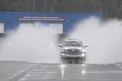 Соревнования по скоростному маневрированию водителей ФСО России в Подмосковье