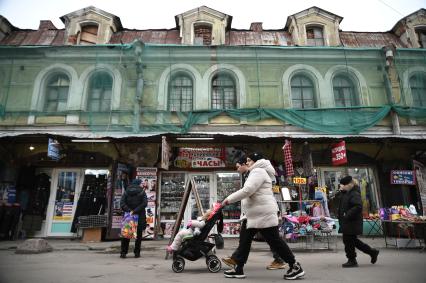 Рынок Апраксин двор в Санкт-Петербурге