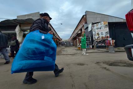 Рынок Апраксин двор в Санкт-Петербурге