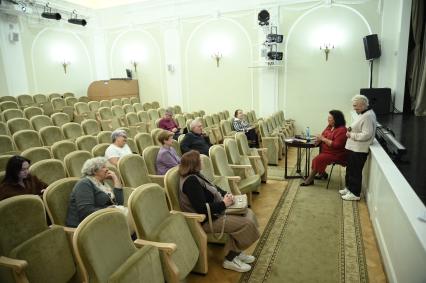Презентация книги В каких кустах стоит рояль? Галины Сапожниковой