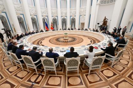 Заседание Совета при президенте РФ по реализации государственной демографической и семейной политики