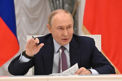 Заседание Совета при президенте РФ по реализации государственной демографической и семейной политики