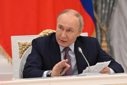 Заседание Совета при президенте РФ по реализации государственной демографической и семейной политики