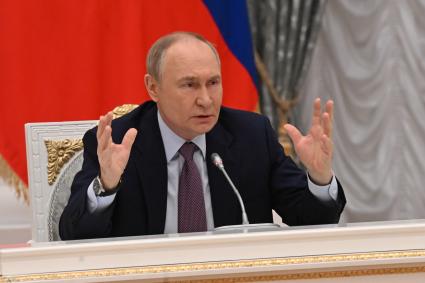 Заседание Совета при президенте РФ по реализации государственной демографической и семейной политики