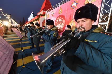 Хоккейный матч между сборными МЧС России и МЧС Республики Беларусь на Красной площади