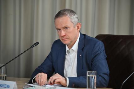 Владимир Крекотень