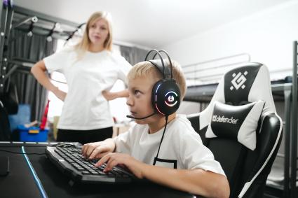 Дети с гаджетами