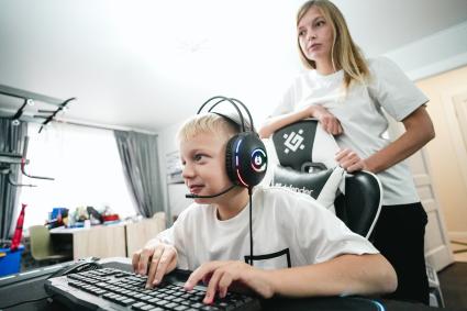 Дети с гаджетами