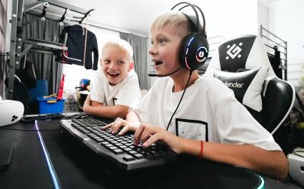 Дети с гаджетами