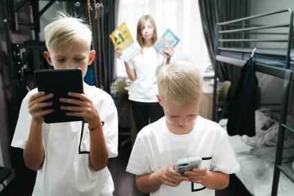 Дети с гаджетами