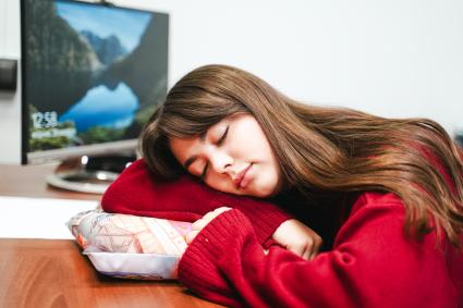 Девушка и компьютер