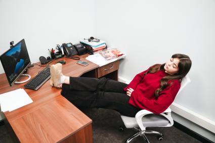 Девушка и компьютер