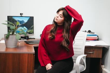 Девушка и компьютер