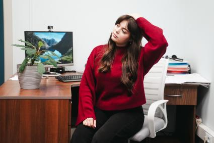 Девушка и компьютер