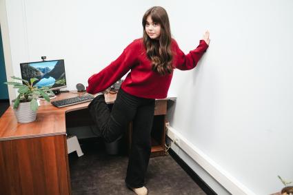 Девушка и компьютер