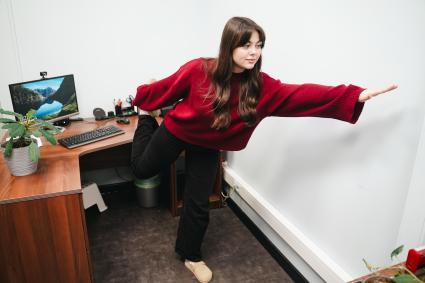 Девушка и компьютер