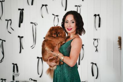 Девушка с собакой