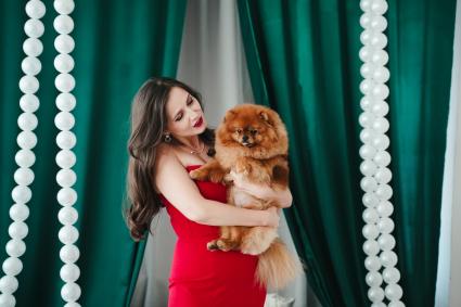 Девушка с собакой