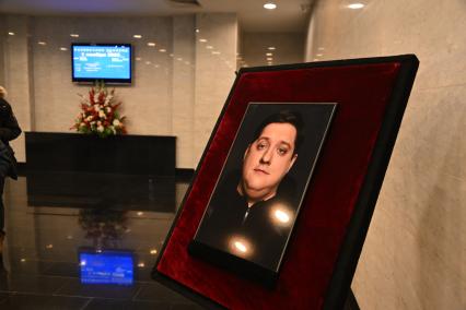 Прощание с актером Романом Поповым