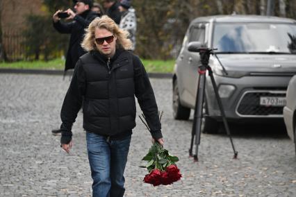 Прощание с актером Романом Поповым