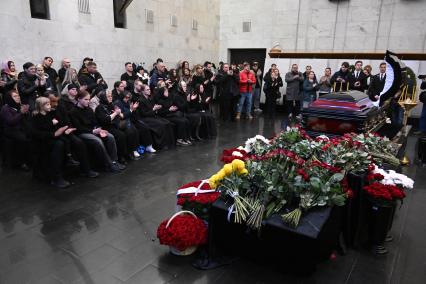 Прощание с актером Романом Поповым