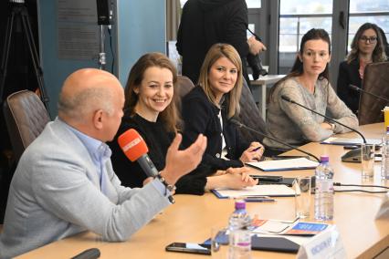 Константин Абрамов,  Дарья Костина, Маргарита Кокоева и Марина Маленьких