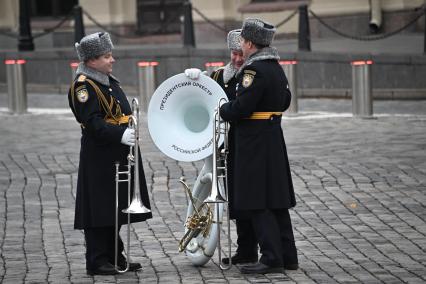 Возложение цветов к памятнику Минину и Пожарскому в Москве