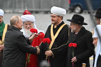 Возложение цветов к памятнику Минину и Пожарскому в Москве