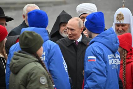 Возложение цветов к памятнику Минину и Пожарскому в Москве