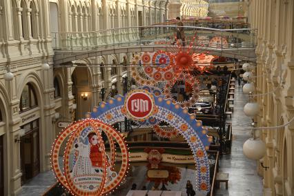 Новогоднее украшение ГУМа