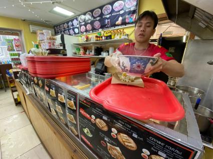 В Москве вьетнамцы открыли кафе в старом пазике