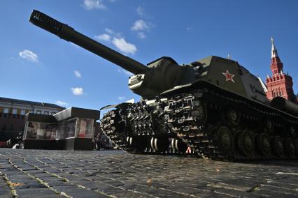 Выставка в честь 84-й годовщины парада 1941 г. на Красной площади