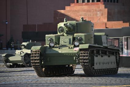 Выставка в честь 84-й годовщины парада 1941 г. на Красной площади