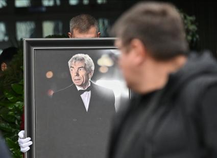 Прощание с телеведущим Юрием Николаевым